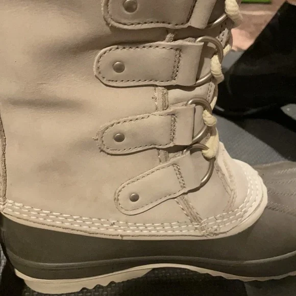 Sorel boots - Picture 4 of 6
